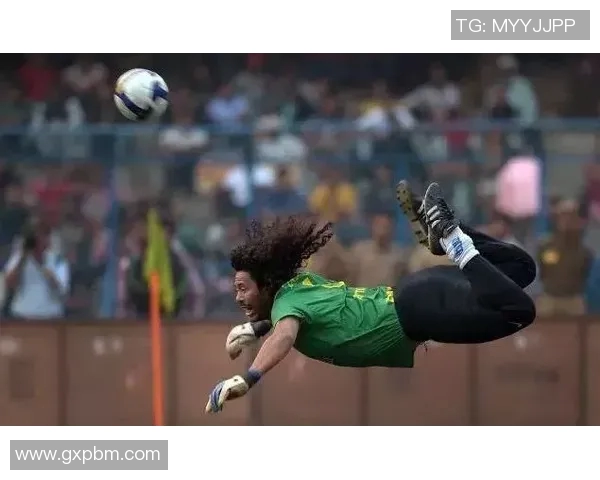 足球明星精彩瞬间刁钻射门技巧集锦尽显球场魅力与风采